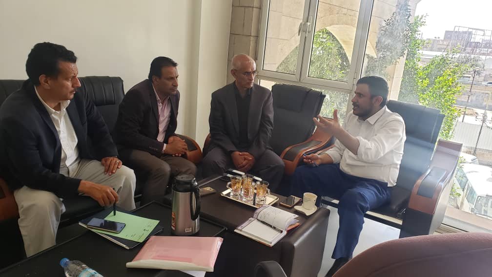مدير مستشفى الشرطة يناقش مع رئيس مؤسسة الشفقة تعزيز الجهود للمساهمة في التخفيف من معاناة مرضى الفشل الكلوي في اليمن ..