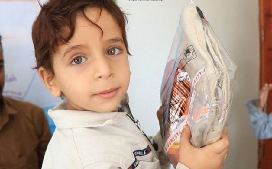 مؤسسة الشفقة تُنشر فرحة العيد بتوزيع كسوة العيد على المرضى